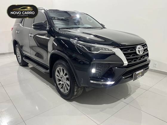TOYOTA HILUX SW4 2.7 VVT-i FLEX SRV 7L 4X2 AUTOMÁTICO TOYOTA HILUX SW4 2.7 VVT-i FLEX SRV 7L 4X2 AUTOMÁTICO